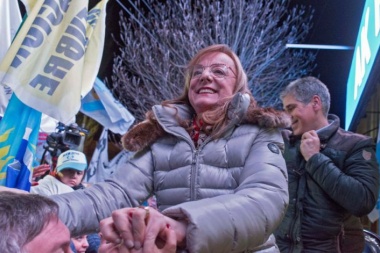 Alicia Kirchner anunció que retiene la gobernación de Santa Cruz por más del 55 %