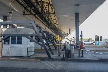 Continúa el paro de peajes en la autopista La Plata - Buenos Aires