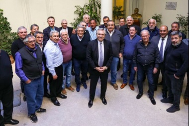 Alberto Fernández se reunió con Moyano y hoy recibirá a la CGT para hablar de paritarias