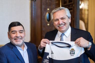 Alberto Fernández saludó a Maradona por su cumpleaños