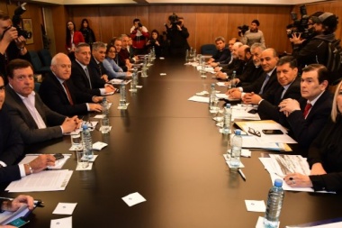 Gobernadores peronistas piden la inconstitucional de las medidas de Macri