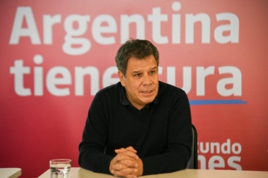 Manes criticó el gobierno de Macri y afirmó que "el radicalismo no puede ser furgón de cola del PRO"