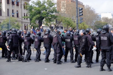 Tras los despidos, reprimieron a los trabajadores del Ministerio de Agroindustria