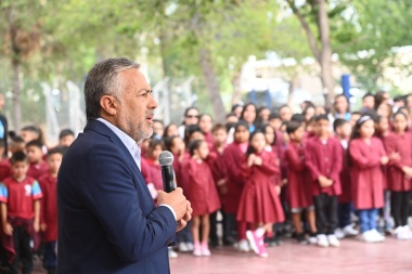 Comenzaron las clases en Mendoza y Cornejo celebró inicio a pesar del "deterioro social"