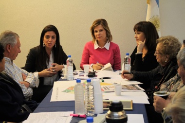 Saintout, Tundis y Volnovich participaron de una mesa de trabajo junto a adultos mayores