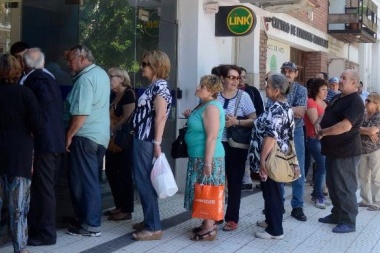 Los jubilados bonaerenses cobrarán sus haberes a partir del jueves