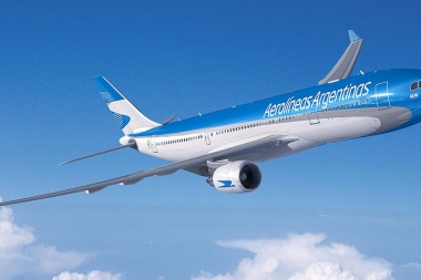 Milei firmará un decreto para que Aerolíneas Argentinas pueda ser privatizada