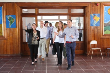 La ministra de Educación recorrió obras en Esteban Echeverría junto al intendente