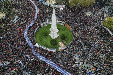 Cristina Fernández: "El pueblo argentino volvió a llenar la Plaza de Mayo"