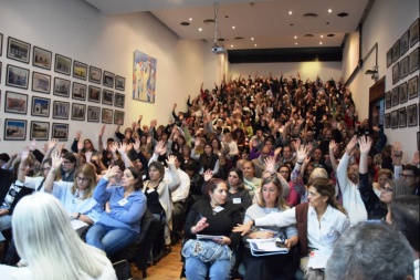 La FEB rechazó por insuficiente la propuesta salarial de Kicillof y convocó a un paro