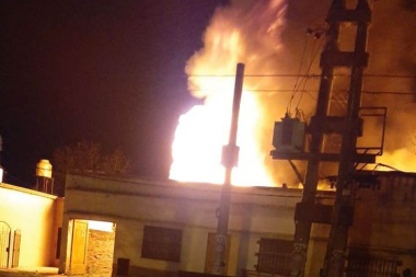 Se incendió el depósito de una casa de electrodomésticos en Olmos