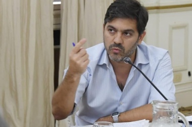 Carlos Bianco anunció que la Provincia puede tomar "medidas más restrictivas"