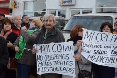 La Defensoría intervendrá para destrabar el conflicto entre las farmacias y el PAMI