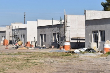 Fernández entrega viviendas del Programa Reconstruir
