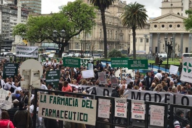 Realizaron un abrazo simbólico a la Corte contra la llegada de Farmacity