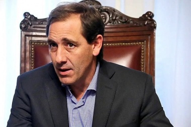 El intendente de La Plata pide que la Justicia resuelva los desalojos y la relocalización de las familias