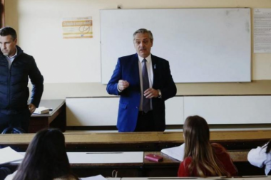 Alberto Fernández brindó una clase de Derecho Político