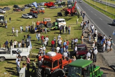 Productores agropecuarios se movilizaron en la autopista Rosario-Buenos Aires