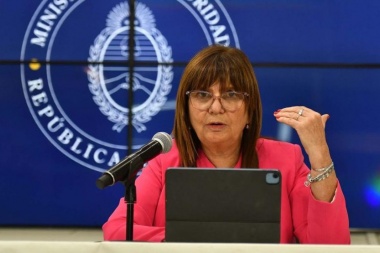 Bullrich señaló que "el que corta la calle no cobra el plan"