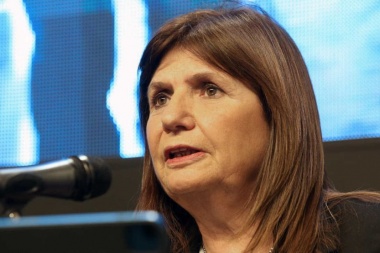 Bullrich: "Si Moyano quiere, que lleve los trabajadores a upa, pero vamos a cumplir el protocolo"