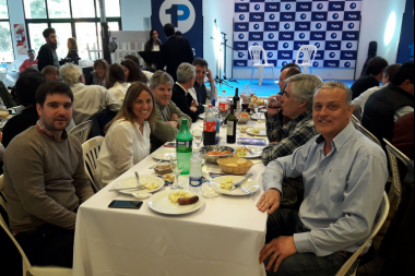 Britos participó de un almuerzo multitudinario en Junín junto a Meoni y Massa