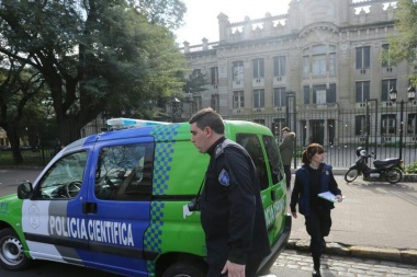 La alumna del Colegio Nacional continúa "extremadamente grave"