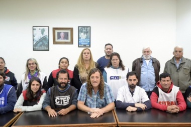 Gremios y organizaciones sociales inician un acampe frente a Gobernación