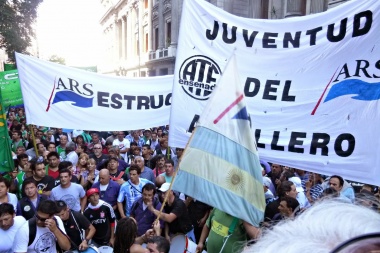 Trabajadores de Astillero Río Santiago volvieron a movilizar en La Plata