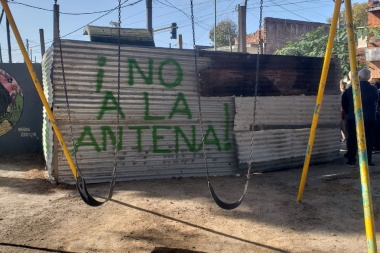 Trezza pidió que se prohíba la instalación de antenas de telefonía en plazas públicas