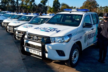 Seguridad suma civiles para conducir los móviles policiales