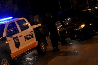 El colmo: Se robaron un patrullero durante un procedimiento policial