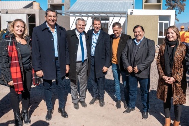 Fernández entregó 837 viviendas en San Juan