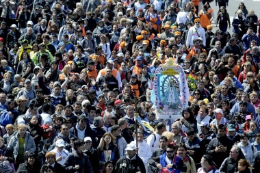 Miles de personas peregrinan a Luján