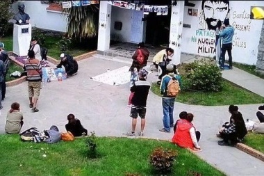 Caso Maldonado: Miembros del RAM ocuparon la Municipalidad de El Bolsón