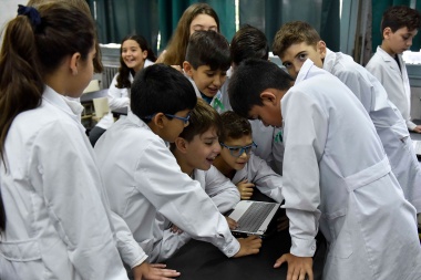 Presentan en plan integral para brindar internet a las escuelas