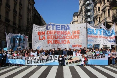 Ctera afirmó que el aumento a docentes tendría que ser del 45 al 50%