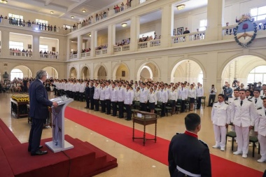 Fernández encabezó la ceremonia de egreso de las Fuerzas Armadas
