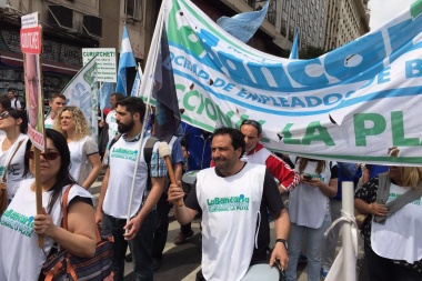 Los bancarios realizan un paro contra el aumento de la edad jubilatoria