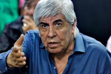 Moyano se despegó del conflicto de la UTA y apuntó contra un periodista de Clarín