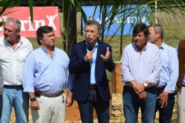 Macri aseguró que el campo "volverá a poner en marcha a los pueblos del país"