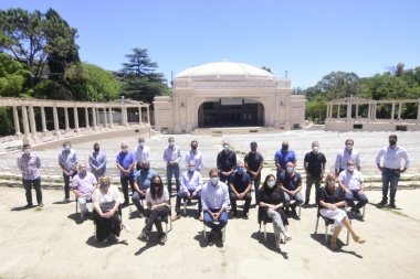 Garro visitó el Teatro del Lago junto a su gabinete