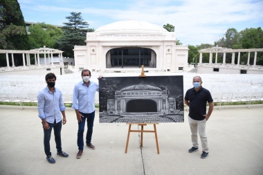 La Fundación Ludovica recibió una pintura del Teatro del Lago para realizar una subasta solidaria