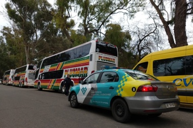 Aumentan los controles a choferes que realizan viajes estudiantiles en La Plata