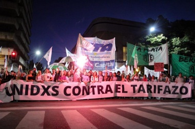 Masiva marcha contra los tarifazos en La Plata