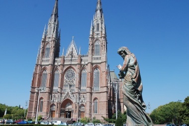 Diputados de Cambiemos buscan que la Iglesia vuelva a pagar impuestos