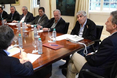 El Gobierno recibe a la CGT y a empresarios para tratar de frenar el paro general