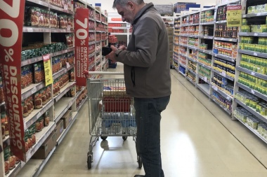 Según el INDEC, las ventas en supermercados bajaron 2,3% durante noviembre