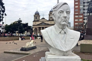Los concejales de Morón aprobaron retirar el busto de Néstor Kirchner