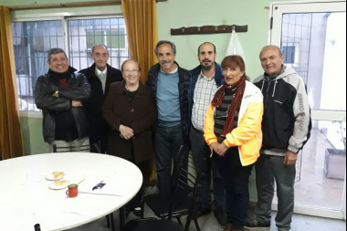 Arteaga y Crespo cuestionaron al gobierno al visitar un club de jubilados
