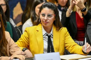 Mazzina respondió los dichos de Pichetto: "Soy mujer, lesbiana, feminista y ministra"